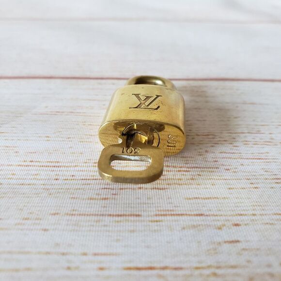Authentic Louis Vuitton #301 Lock and Key Set Brass 300 Series Padlock - Picture 1 of 11